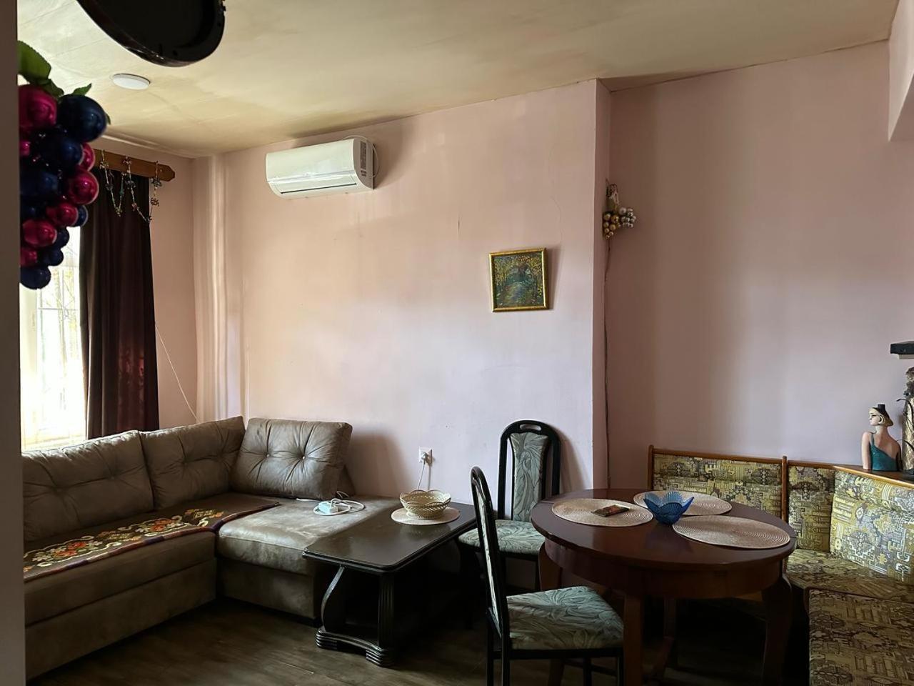 Historical Apartment In City Center Tbilisi Eksteriør billede